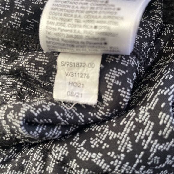 Athleta Stash Capri Black Gray Pixel SIZE SMALL Leggings Side & Back Pockets - Picture 10 of 11